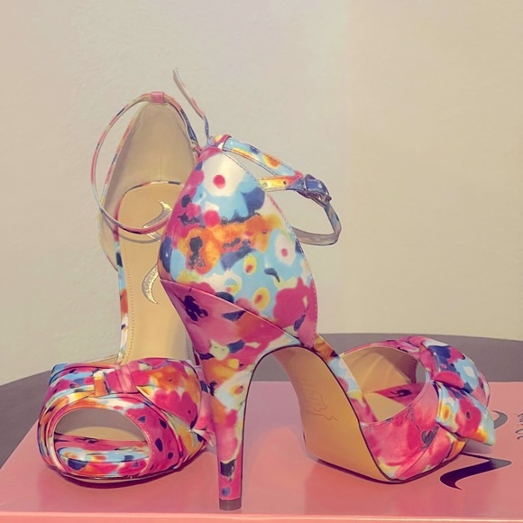 “New” Nina Floral Pumps. - Picture 2 of 6